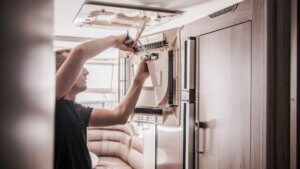Semi-Truck Air Conditioning Repair: Staying Cool on the Road
