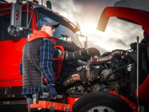 Semi-Truck Transmission Troubles: Signs and Solutions. Apollo Breakdown Fleet Services