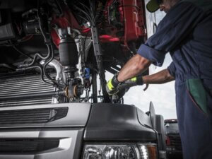 Semi Truck Repair: Common Issues and Professional Solutions. Apollo Breakdown Fleet Services