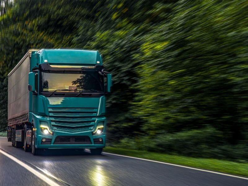 How to Handle a Truck Breakdown Safely on the Highway